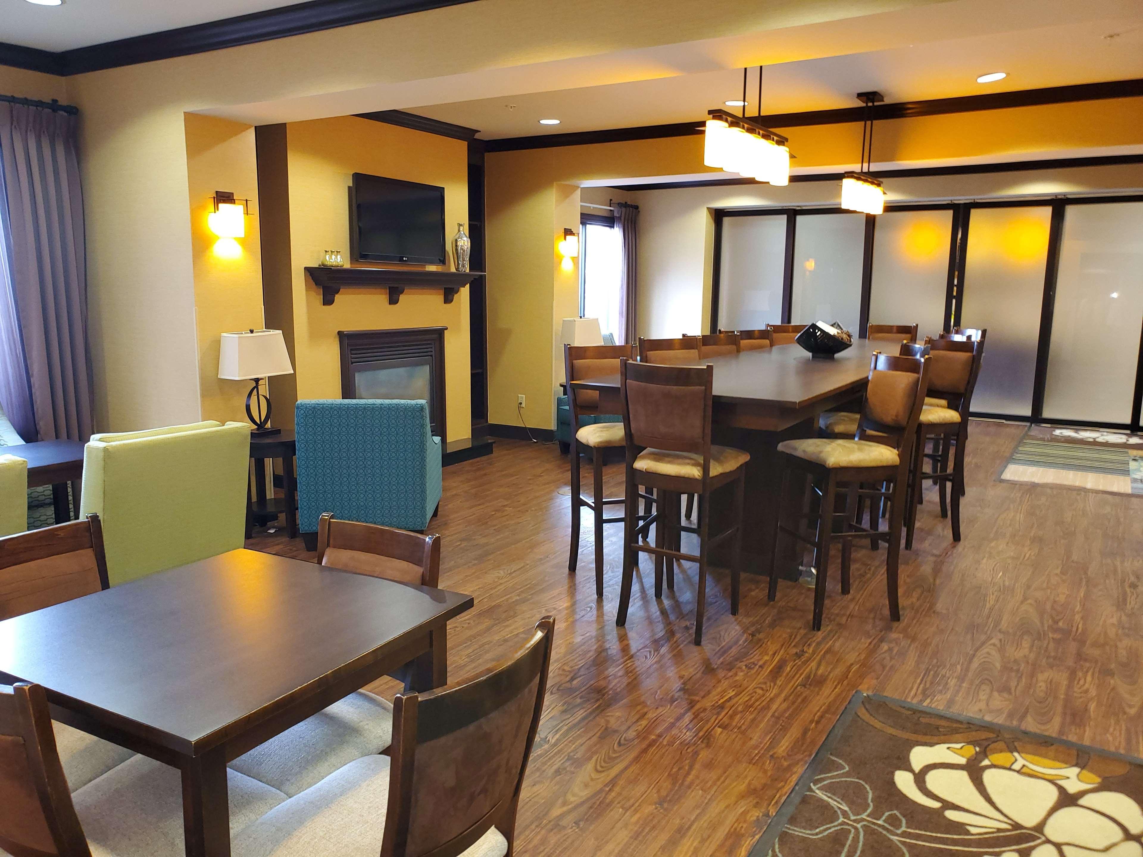 Hampton Inn Stow Екстериор снимка