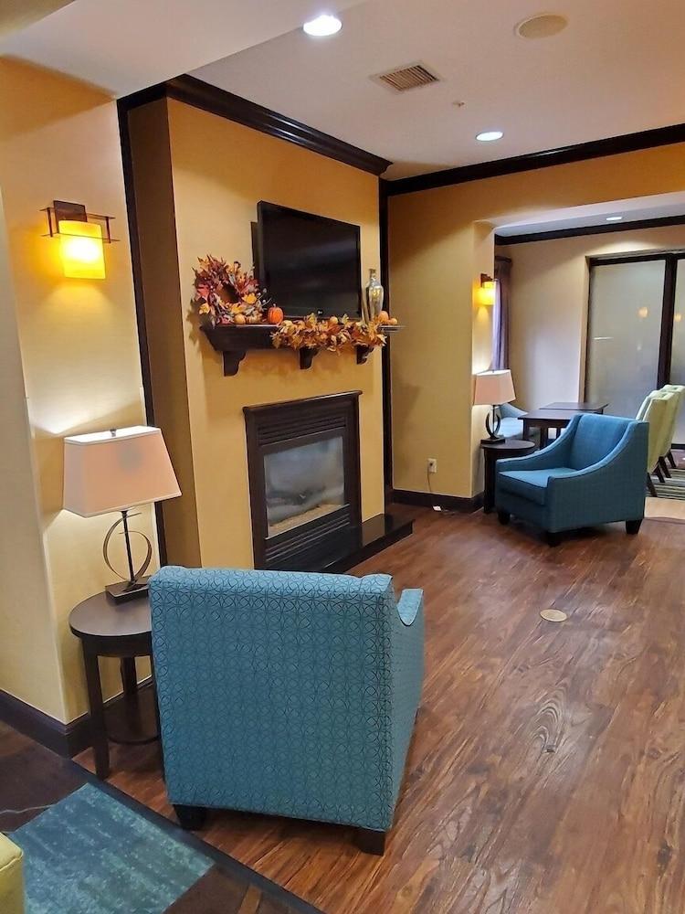 Hampton Inn Stow Екстериор снимка