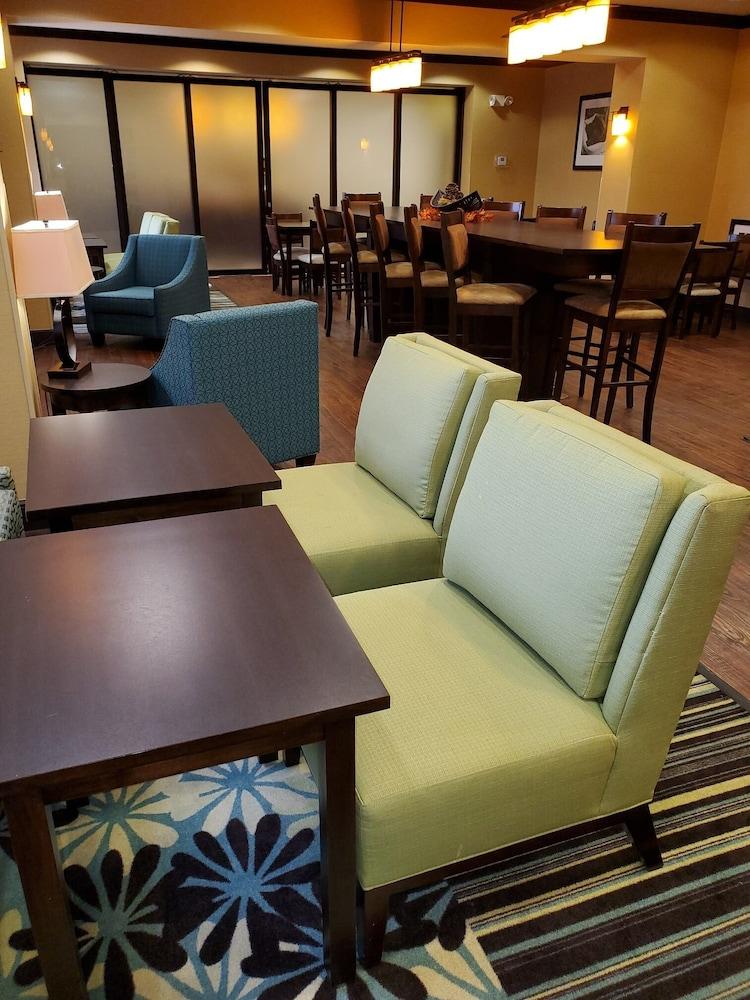 Hampton Inn Stow Екстериор снимка