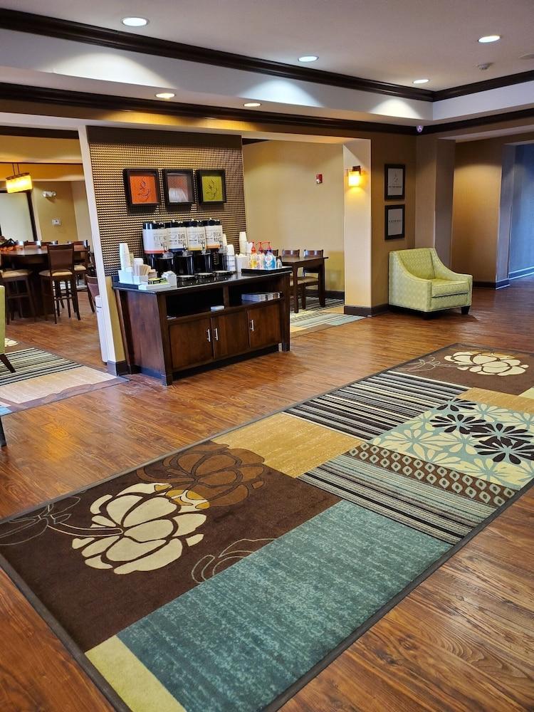 Hampton Inn Stow Екстериор снимка