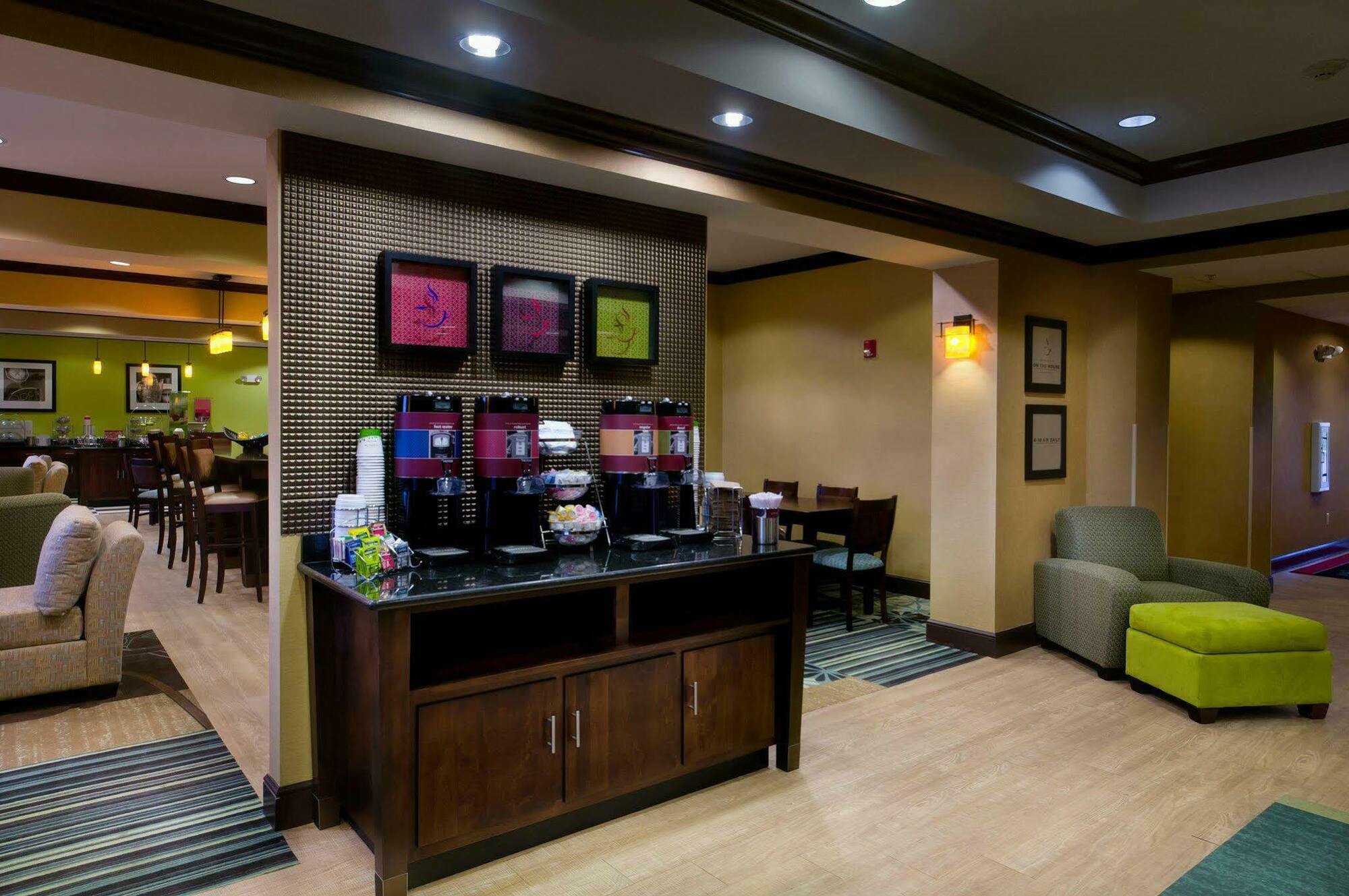 Hampton Inn Stow Екстериор снимка