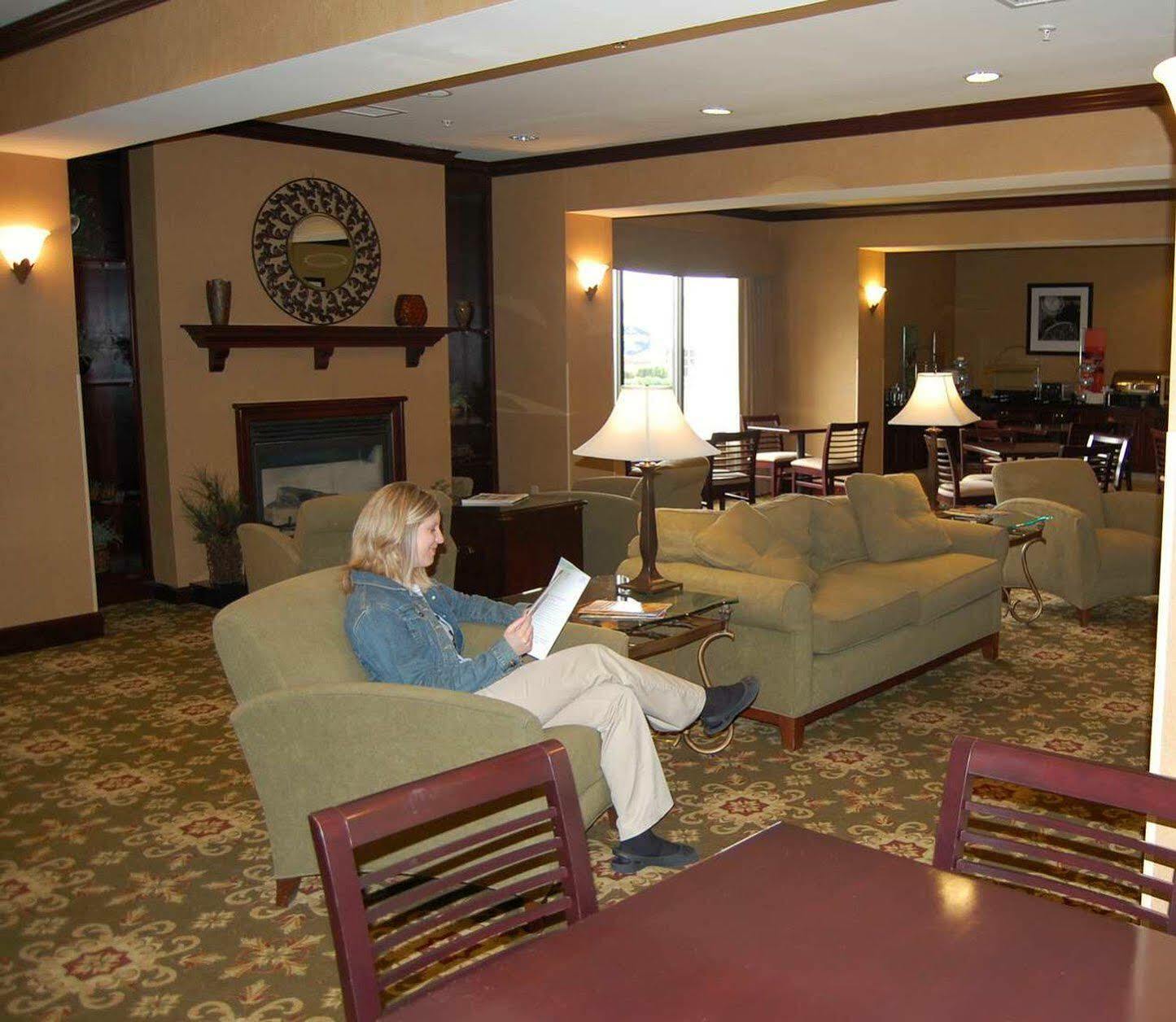 Hampton Inn Stow Екстериор снимка