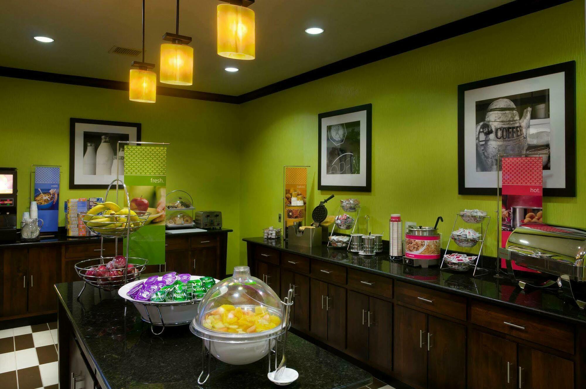 Hampton Inn Stow Екстериор снимка