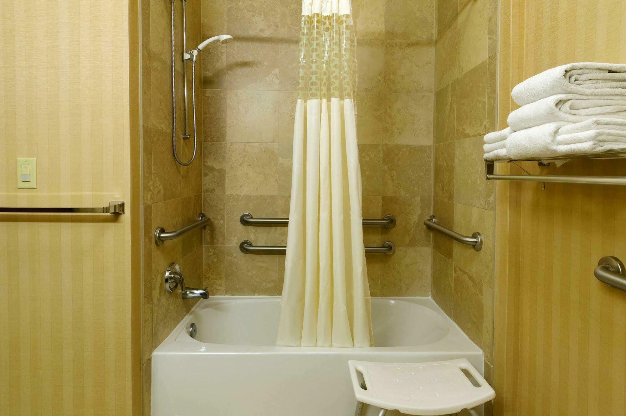 Hampton Inn Stow Екстериор снимка
