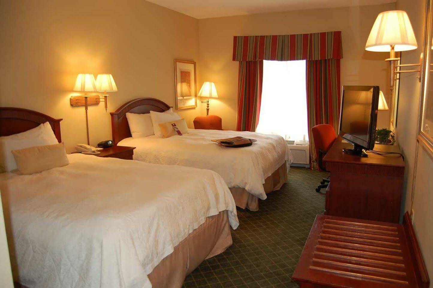 Hampton Inn Stow Екстериор снимка